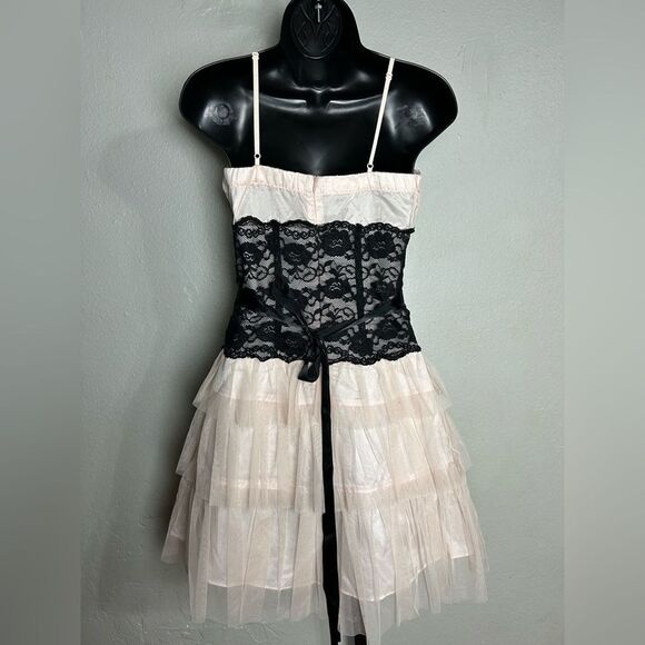 Elegant Cream Pink and Black Lace Dress Brand Mystic Size Small - Picture 3 of 6